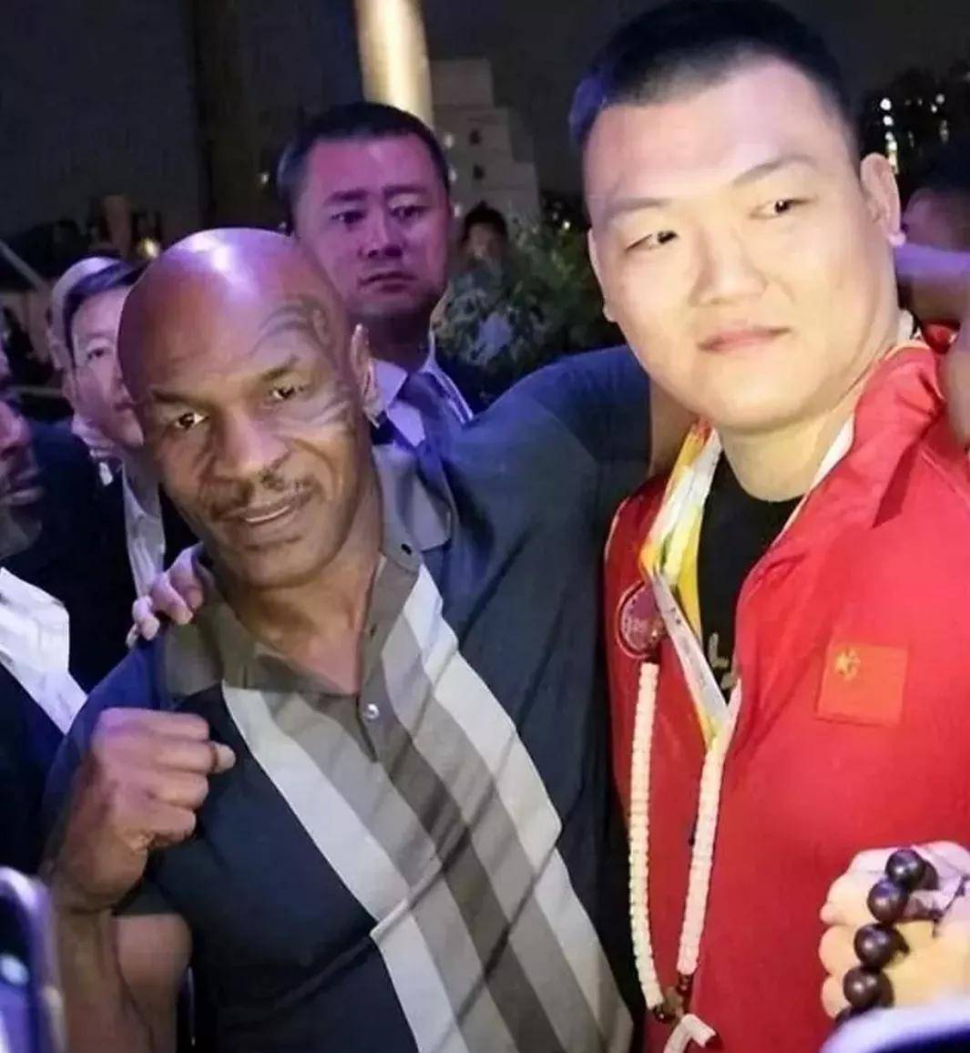 原创泰森遭痛骂世界拳王怒斥泰森会输给网红保罗他在玷污拳击