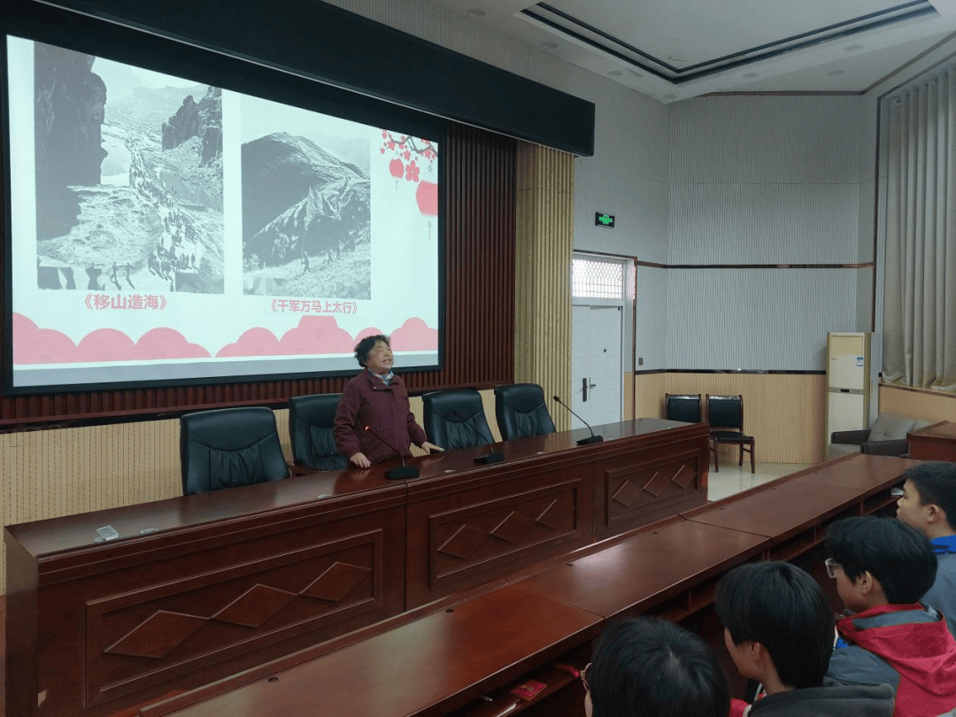 安阳市第二十一中学退休老教师回校开展讲座活动