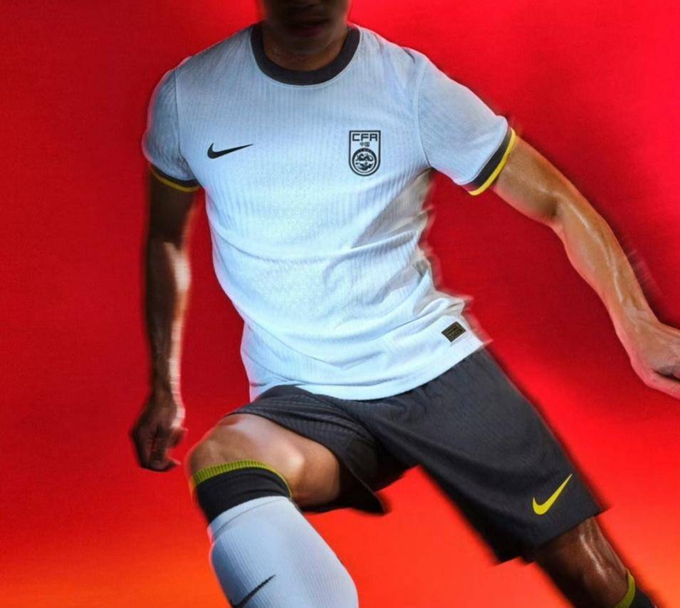 原创国足踢新加坡能赢几个球伊万改打442菱形中场新球衣引不适议