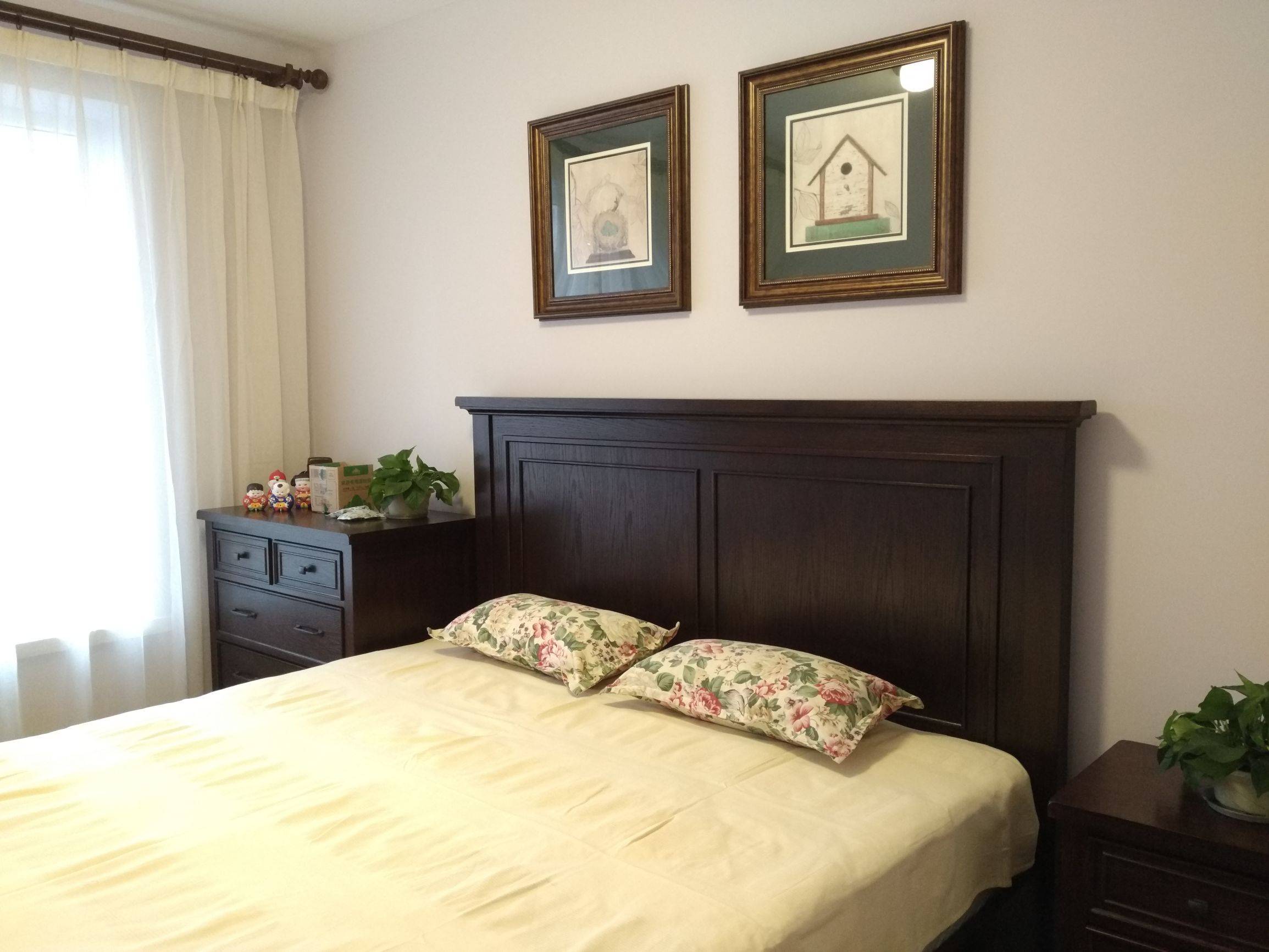 儿童房里上下床,这高低床看起来不咋样,一套下来一万多,选的是最好的