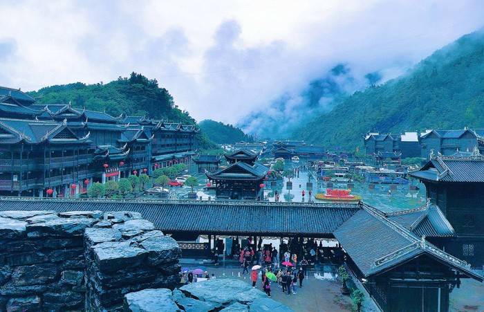 重庆洪崖洞武隆仙女山旅游详细费用和线路攻略,重庆旅游团_佳佳_景点