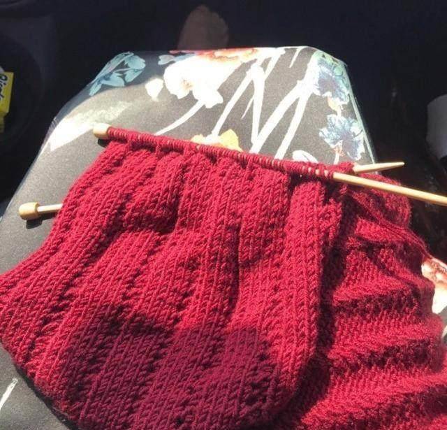 原创原创双儿陈少霞花一年时间亲手织围巾送给富豪老公做圣诞礼物