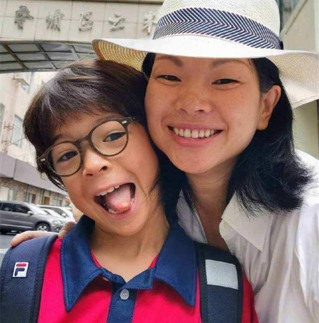 原创"最丑超模"嫁给法国富豪,生出儿子颜值出众,网友:混血真强大_基因