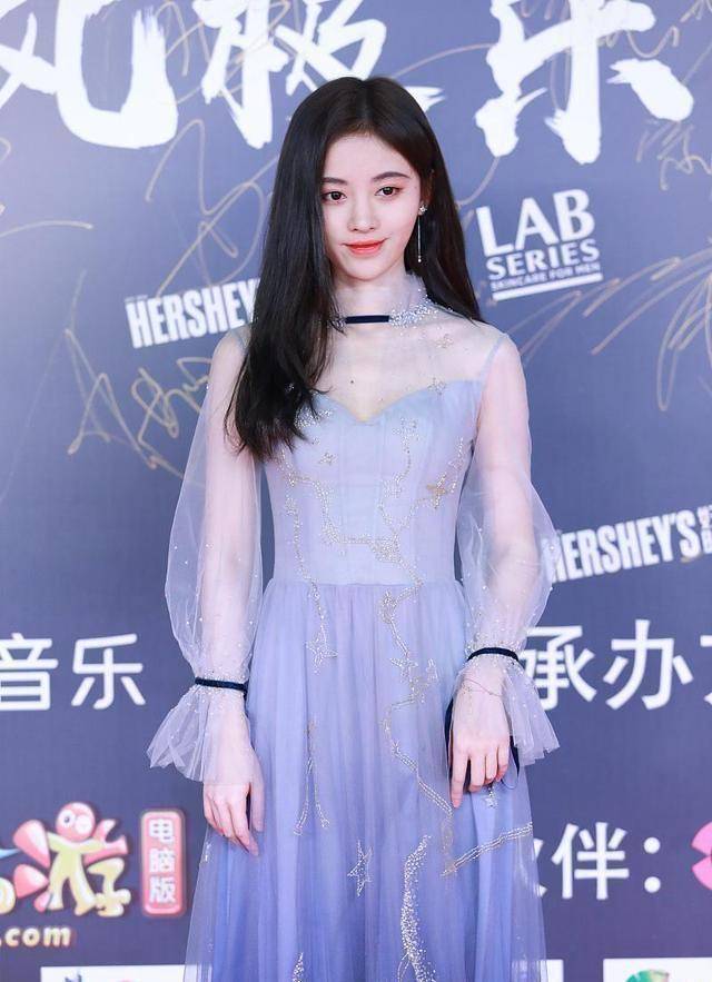 虽然能独挑女主大梁,但鞠婧祎演技并没有多大的突破,接的角色大都很