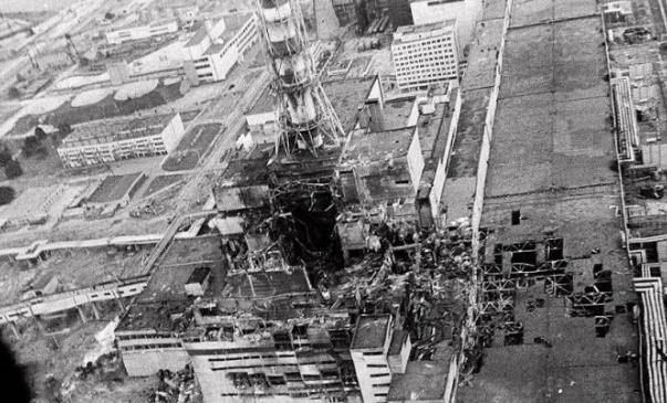 核电站并不会产生类似原子弹那种,超过4000度的"广岛长崎热"现象,但是