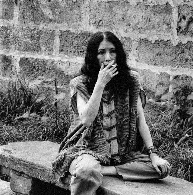 三毛生前最后公开老照片流浪成都街头,眼神绝望,满脸都是愁容_荷西_沙