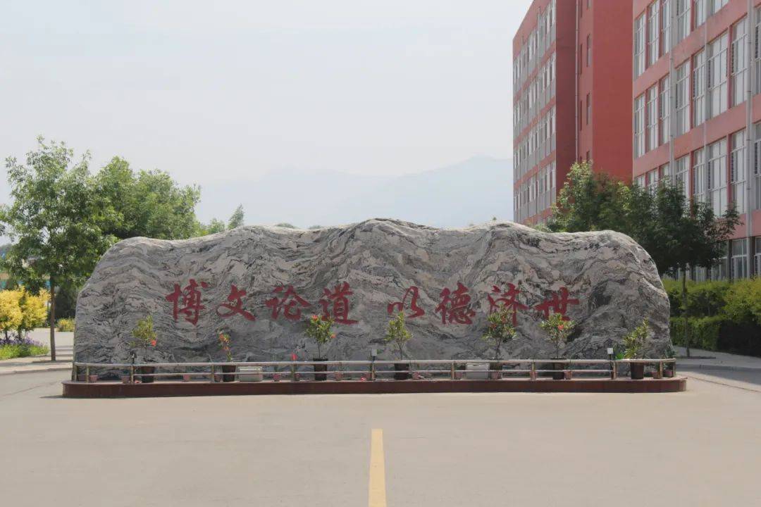 山西原平北方现代双语学校是山西源鑫林峰教育科技有限公司投资主办的