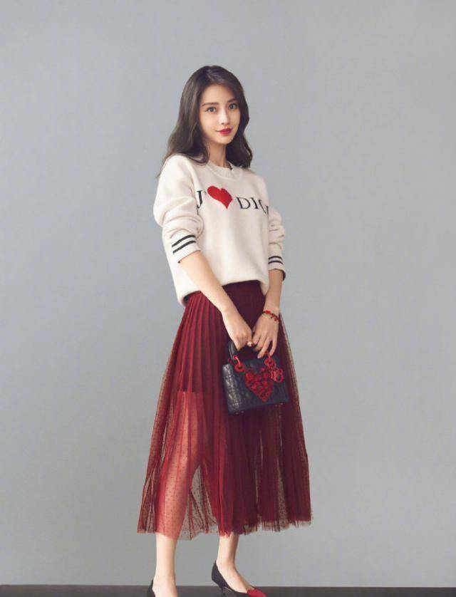 杨颖格子外套当裙子,配短靴满屏少女感_身材_黑色_感觉