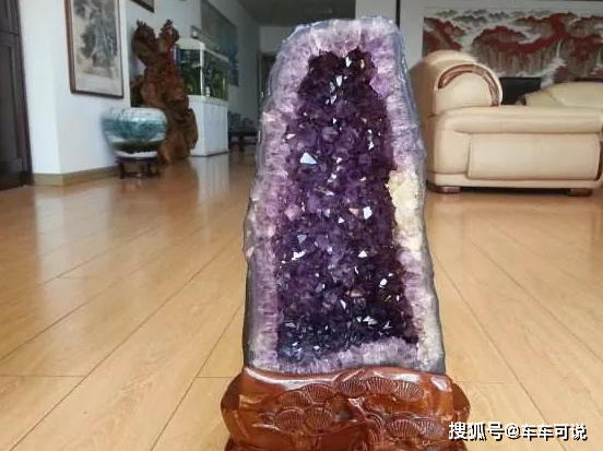 大门是家居的活气口因为大门是家居的活气口,在这个位置摆放水晶