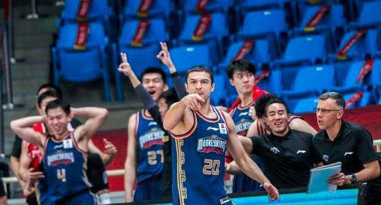 同曦队困境球风一变内部矛盾浮出水面