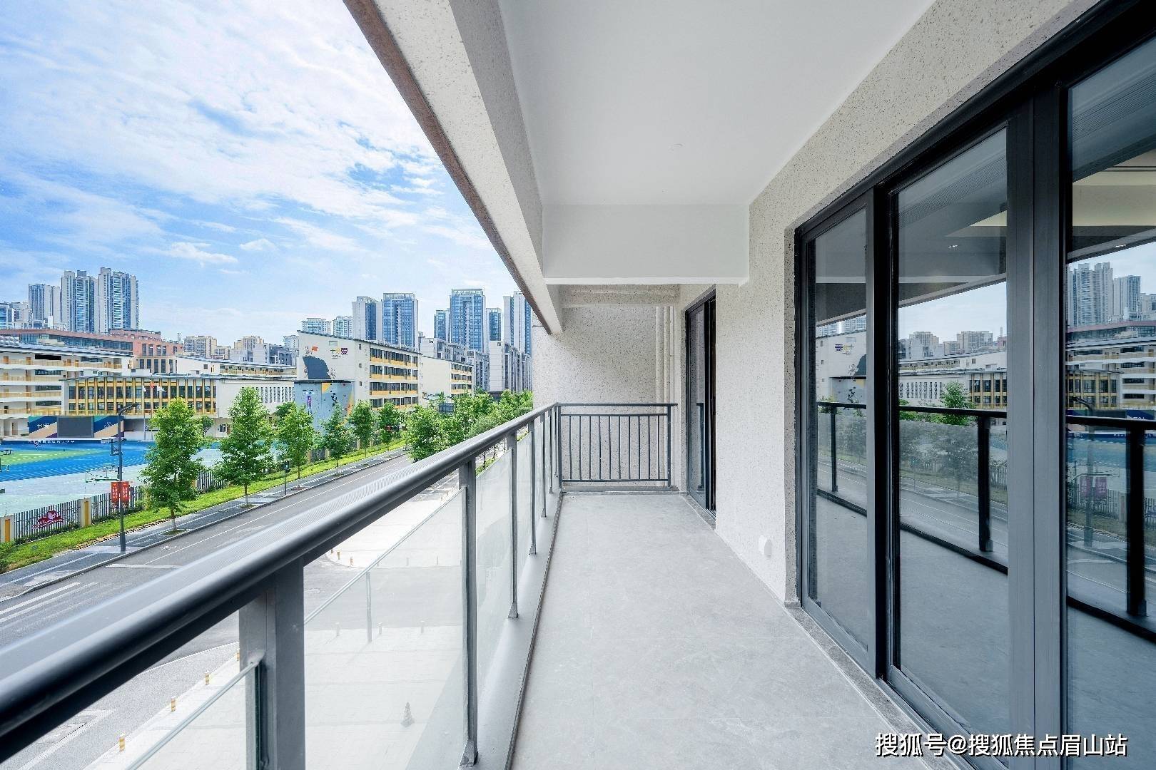 上城】商铺-住宅售楼中心-楼盘详情-成都房产首页网站_新区_四川_城市