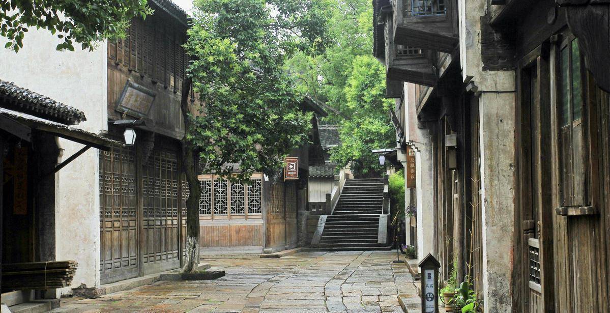 漫步,回忆被杏花雨浸染的岁月,体验江南水乡的魅力_年华_油纸伞_小巷