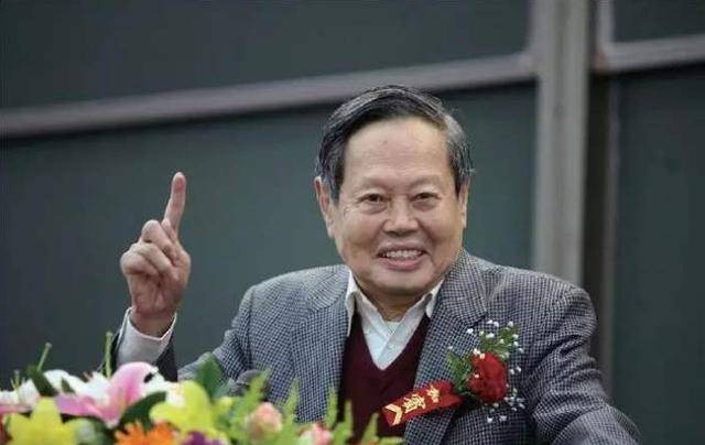 原创物理学家杨振宁我放弃中国国籍后父亲直到临终时都没原谅我