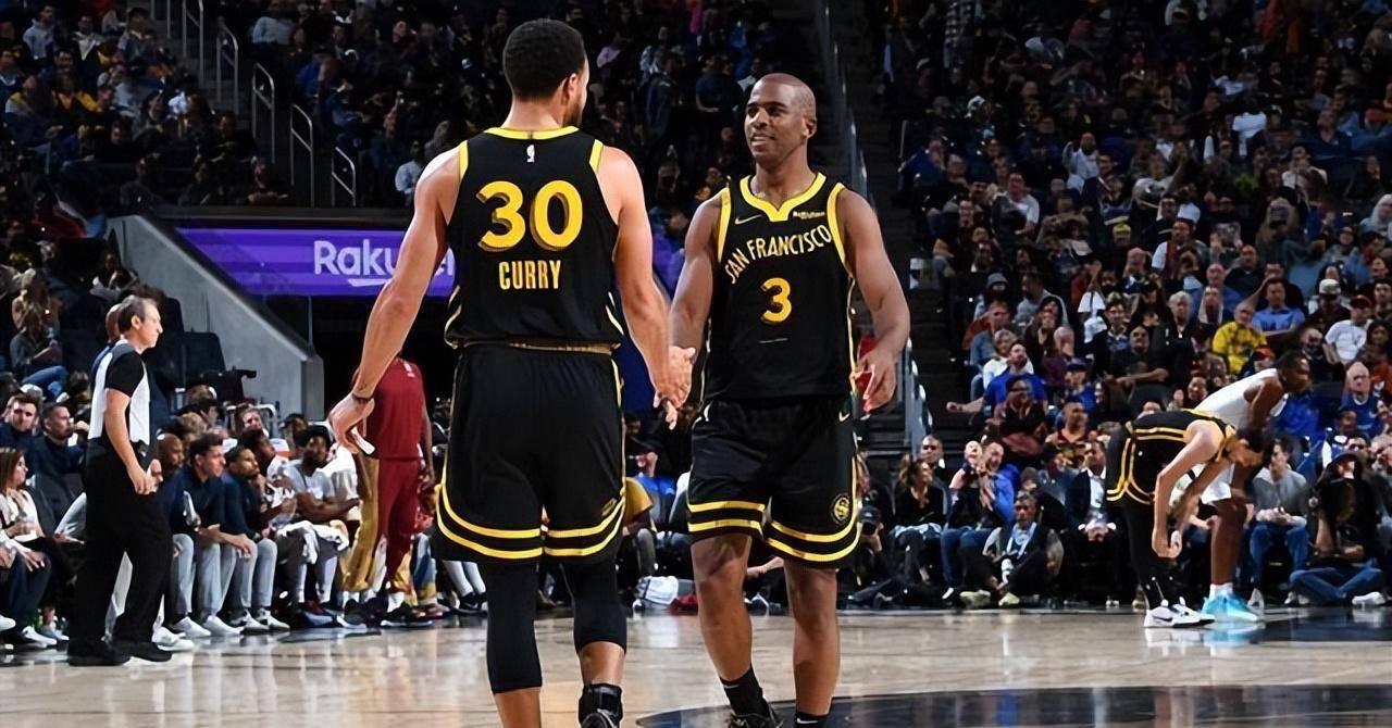 在勇士队以137-116战胜灰熊队的比赛中,史蒂芬·库里竭尽全力,得到14