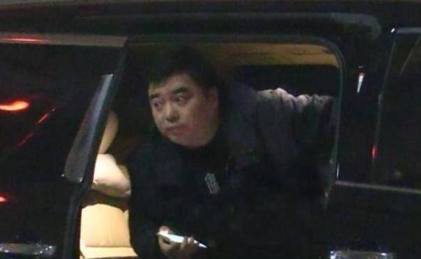 原创薇娅老公罕现身老公开600万豪车接送千万豪宅首曝光