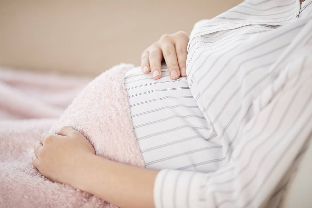 女子怀孕7个月独自待5分钟就倒地,孕妇突然晕倒是怎么回事如何预防？