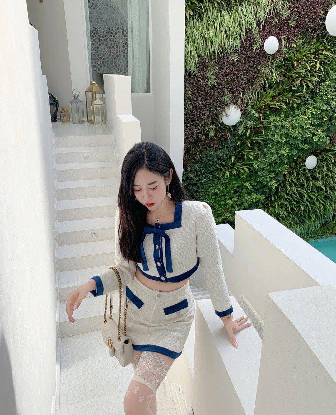 原创春天少穿黑色白加蓝的小清新打扮大家喜欢吗