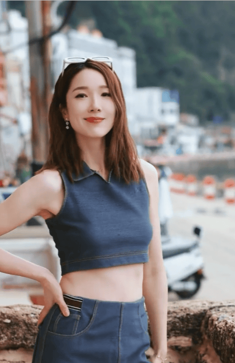 李亚男除了没有胸,别的都好!腰好完美,生过孩子的妈妈羡慕哭了