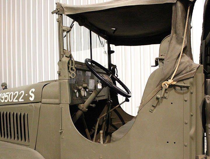 巴顿将军里面住,二战美军生产的gmc军卡,载货拉人两不误(一)_卡车