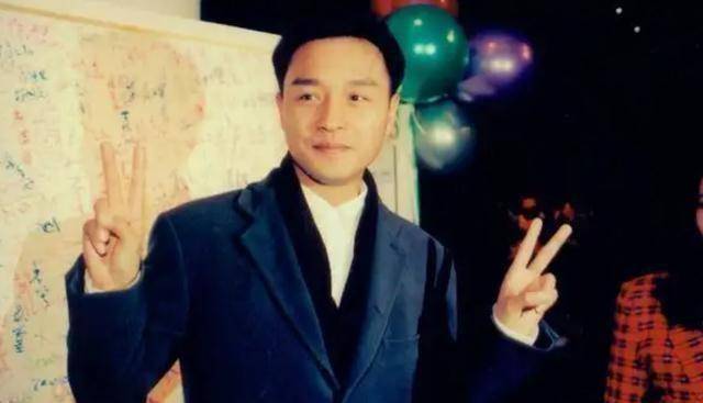 毕业后,进入利兹大学就读纺织专业,为后期继承家产做准备,怎料一年后