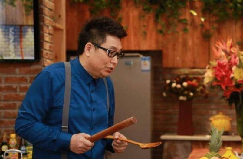 原创老男人王为念2次结婚2次离61岁还被富婆倒追他凭啥呢