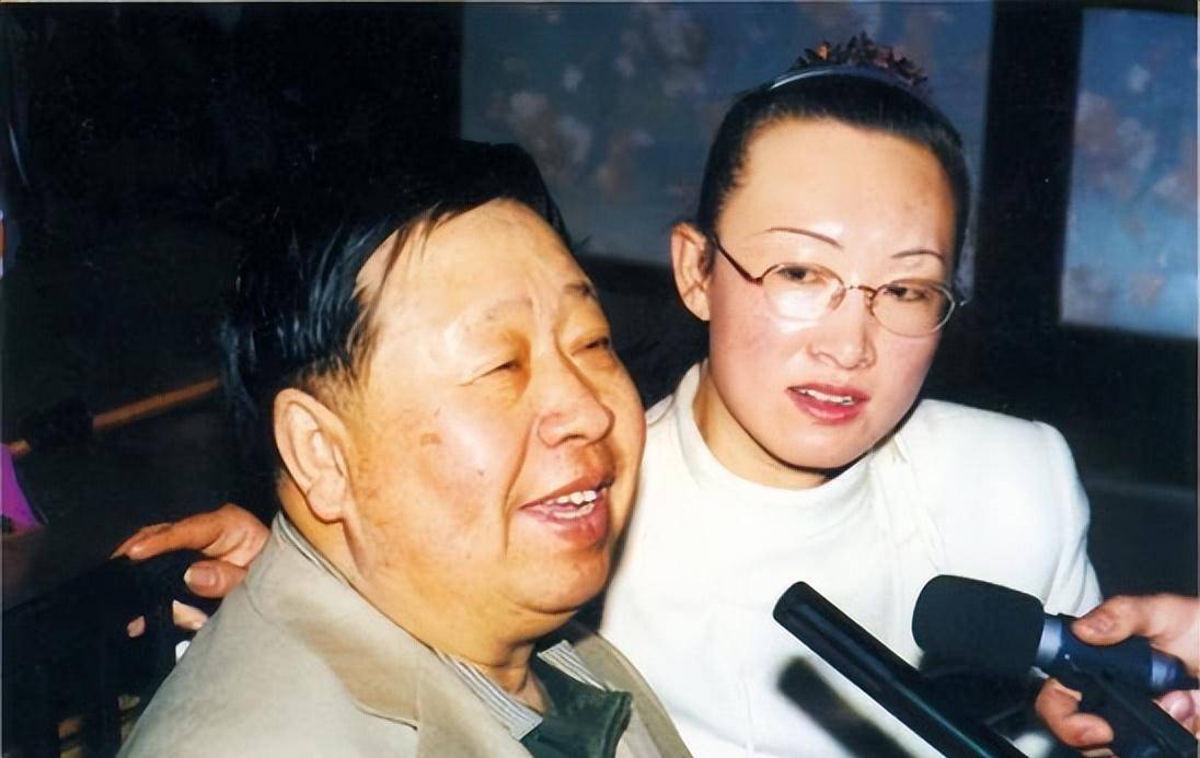 原创作为低颜值男神马东靠智商上位他妻子肤白貌美年轻有气质