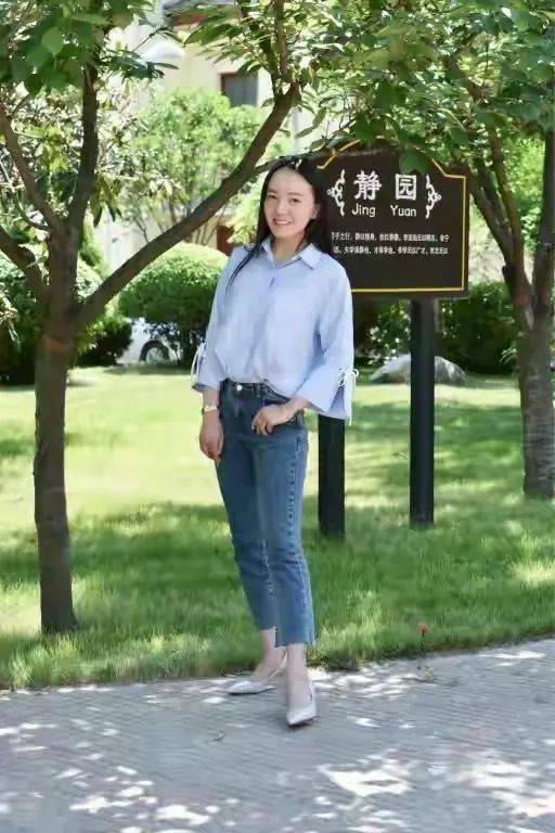 九年一笑的钢琴表情包之谜揭晓主角首次亮相吸引12万观众驻足直播间