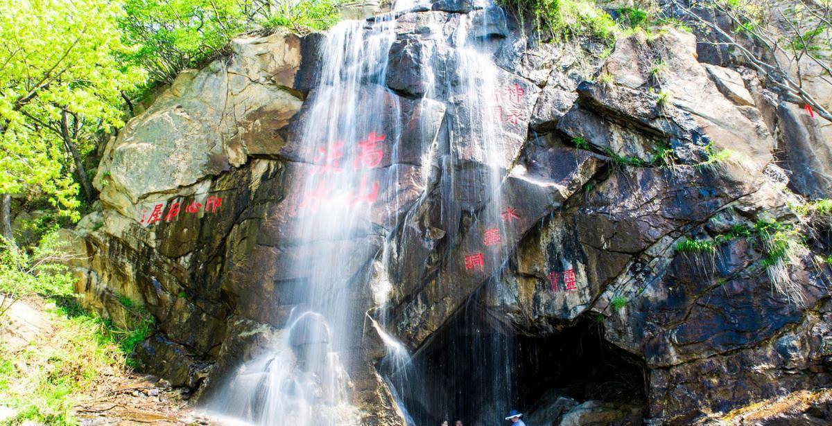 江苏连云港这座山峰,相传是"孙悟空的老家",山上还有72处洞穴_花果山