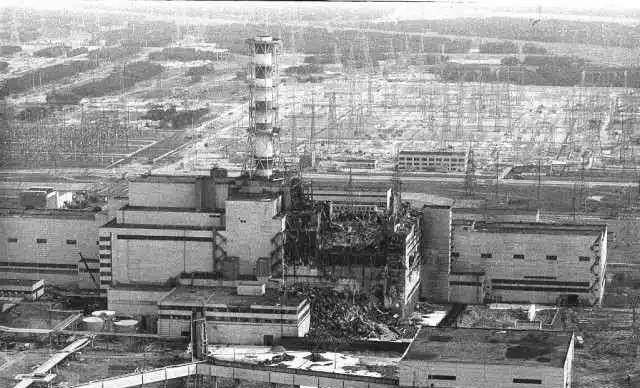 原创切尔诺贝利核事故救援现场照相当于500颗广岛核爆图6令人落泪