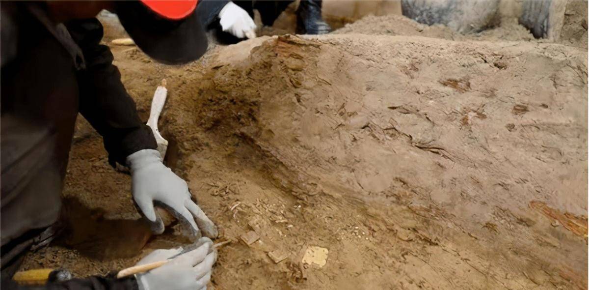 原创九层妖塔原型古墓被盗盗墓贼以18亿出手文物但无人回应