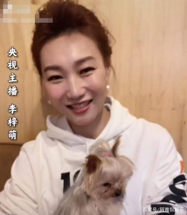 原创她是新闻联播主持人摘下戴了13年的假发减龄10岁不止