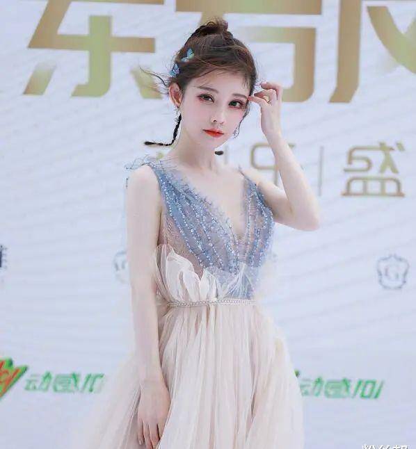 原创10万粉丝团掉到4000一场出镜收益1万多冯提莫在b站变拉了吗