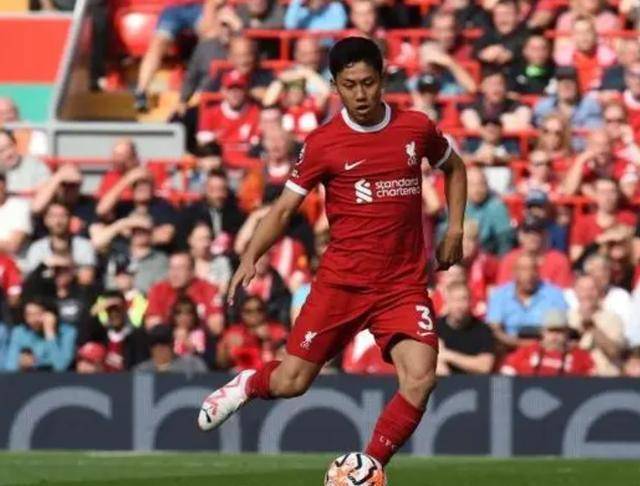 荷兰国家队备战苏格兰友谊赛范迪克阿克关键出征