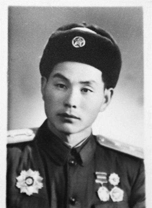 上甘岭战役中英雄蔡兴海用手榴弹玩儿空爆歼灭四百名敌军