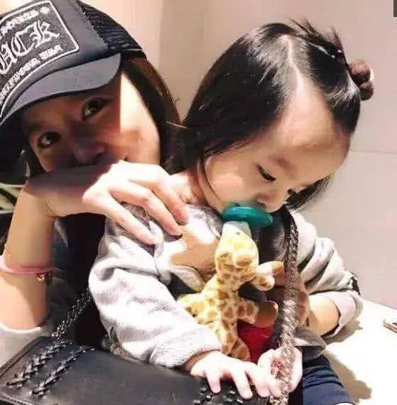 原创4岁小海豚身价上亿林心如自曝和霍建华恩爱秘诀还称女儿叛逆