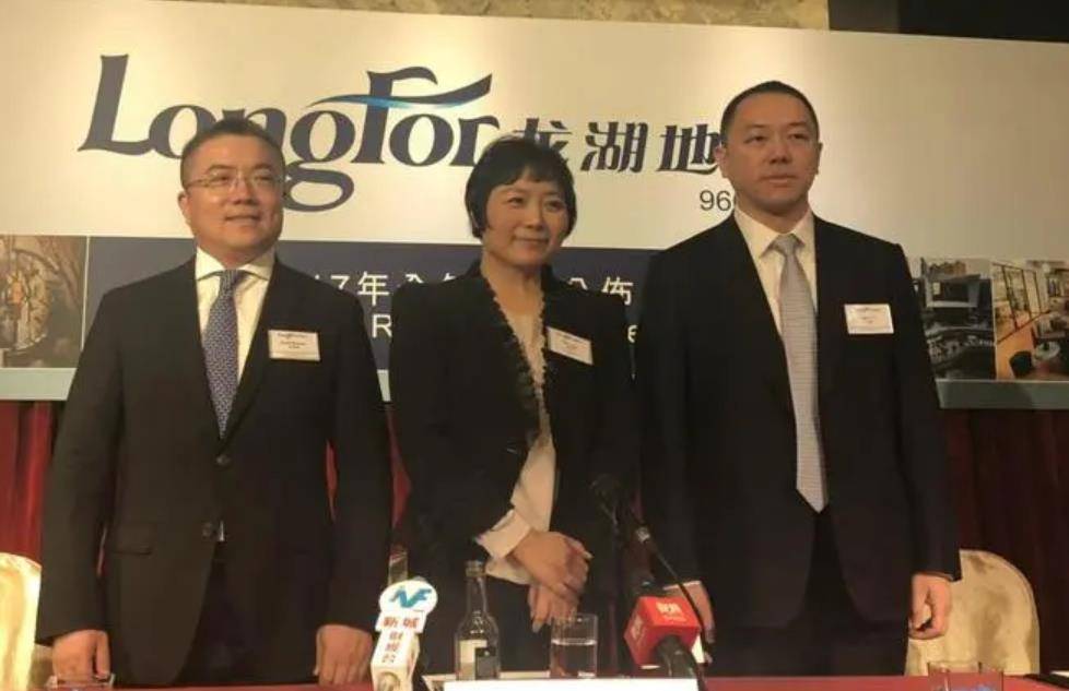 重庆女首富,靠房地产发家,离婚给丈夫200亿,前夫转身娶空姐_吴亚军