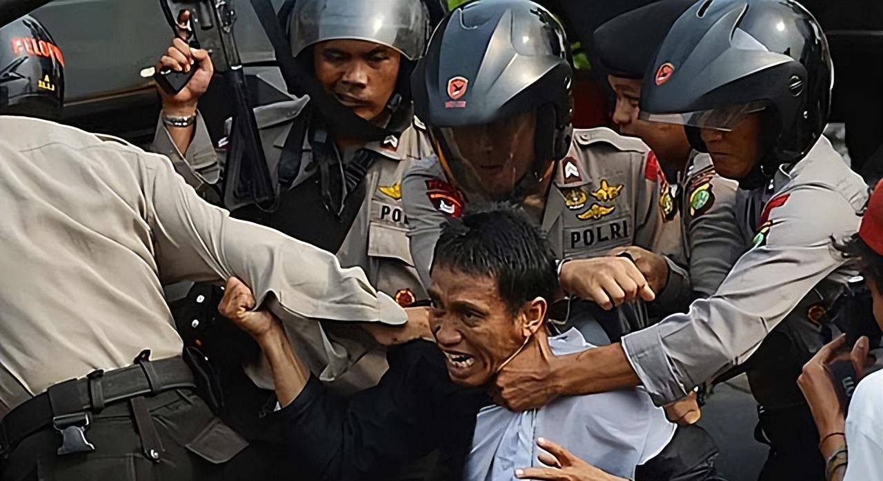 揭秘希拉里躲不开的坎:班加西事件,莱温斯基事件_克林顿_美国_案件