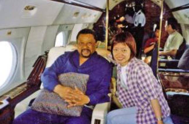 一位温州人的儿子在非洲"当选"总统,多次回中国省亲,还不想走_加蓬