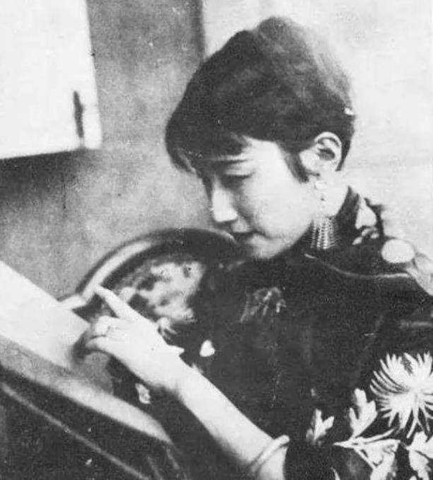 原创民国才女陆小曼28岁丧夫53岁第一次工作56岁成三八红旗手