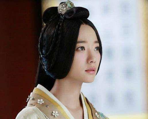 宠妃献出自己的宫女,皇帝大加赞赏:让她和老祖母同姓吧_班婕妤_汉成帝