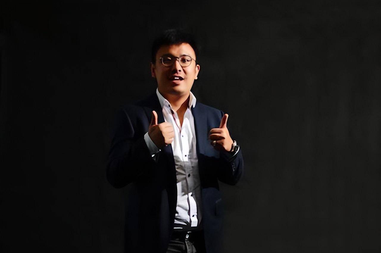 原创上海大佬张旭豪33岁将公司卖给马云套现665亿如今再创传奇