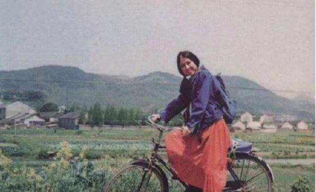 三毛彻底走出自闭症,是在遇见台湾知名画家顾福生之后.