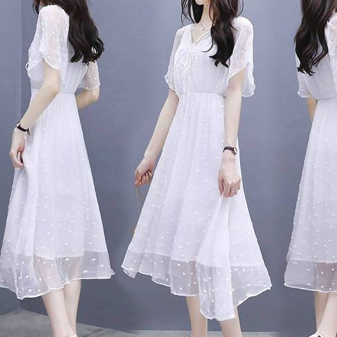 原创女人别穿老气的衣服今夏流行冻龄连衣裙你喜欢哪款