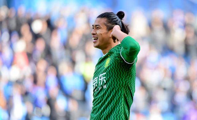 国安球员一开始踢得有些慢,但随着时间的推移,343阵型的威力开始显现.