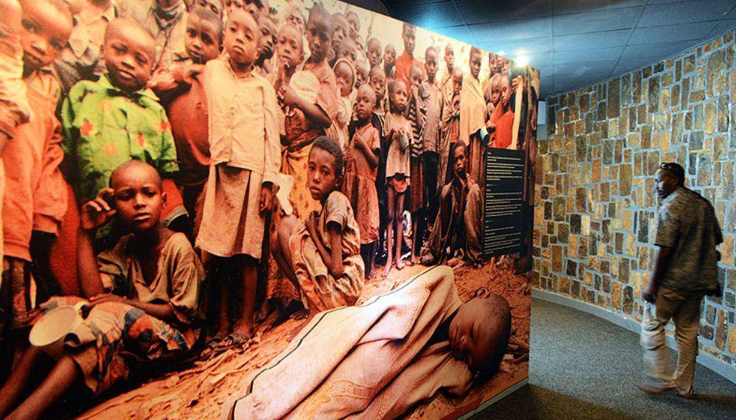 在这场惨绝人寰的大屠杀中,热爱"自由民主"鼓吹"和平共存"的西方媒体