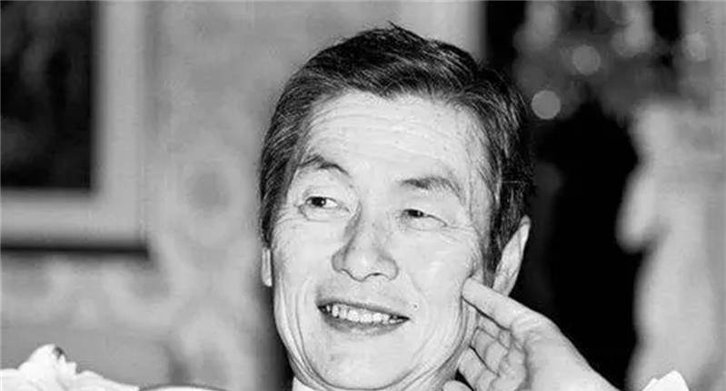 事件,让辛格浩顿时在韩国名誉扫地,并且乐天集团在全球各地的产业也