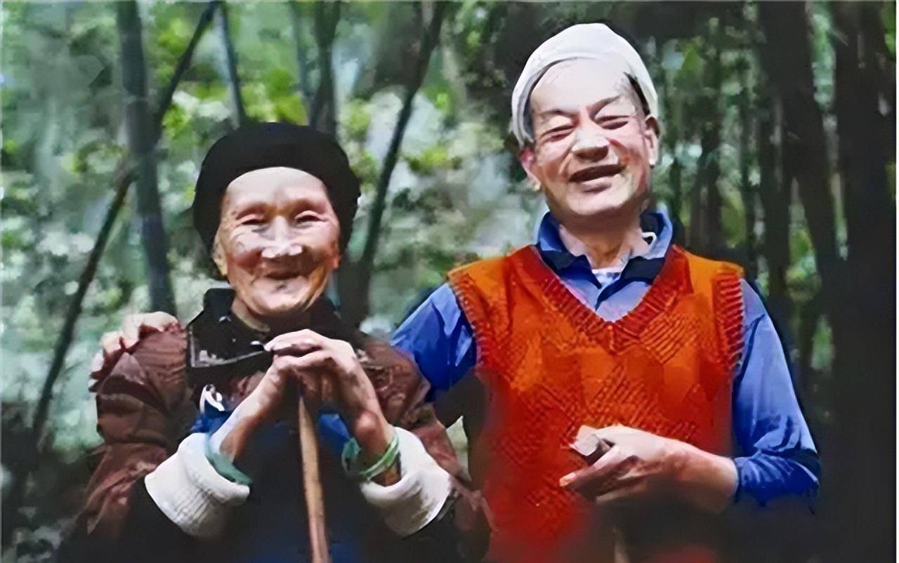 重庆23岁小伙爱上46岁阿姨李良友,2月后闪婚,6年过去恩爱如初_谭万平
