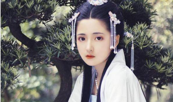 虽然夏雪有点同情她,但想到如果不是因为她自己也不会白挨了这二十棍