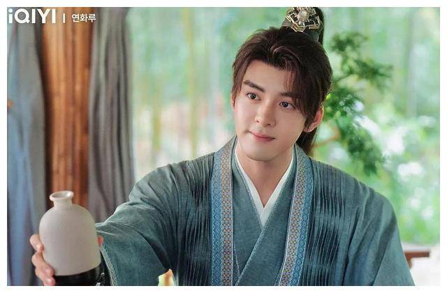 于正新剧招摇女主人气飙升男主惊艳登场熬夜为之追看