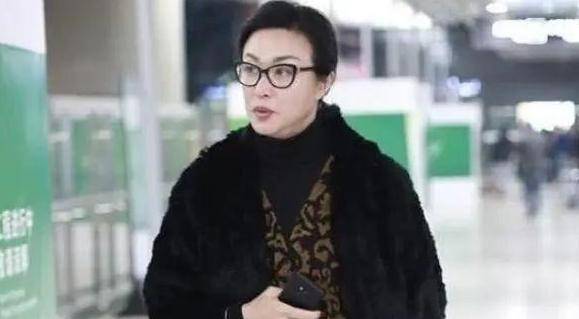 原创23岁娶妻28岁变性38岁嫁人妇52岁的金星又曝新情况